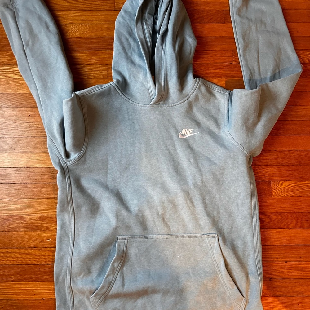 Awesome Nike hoodie. Only a few months old. Son out grew it.